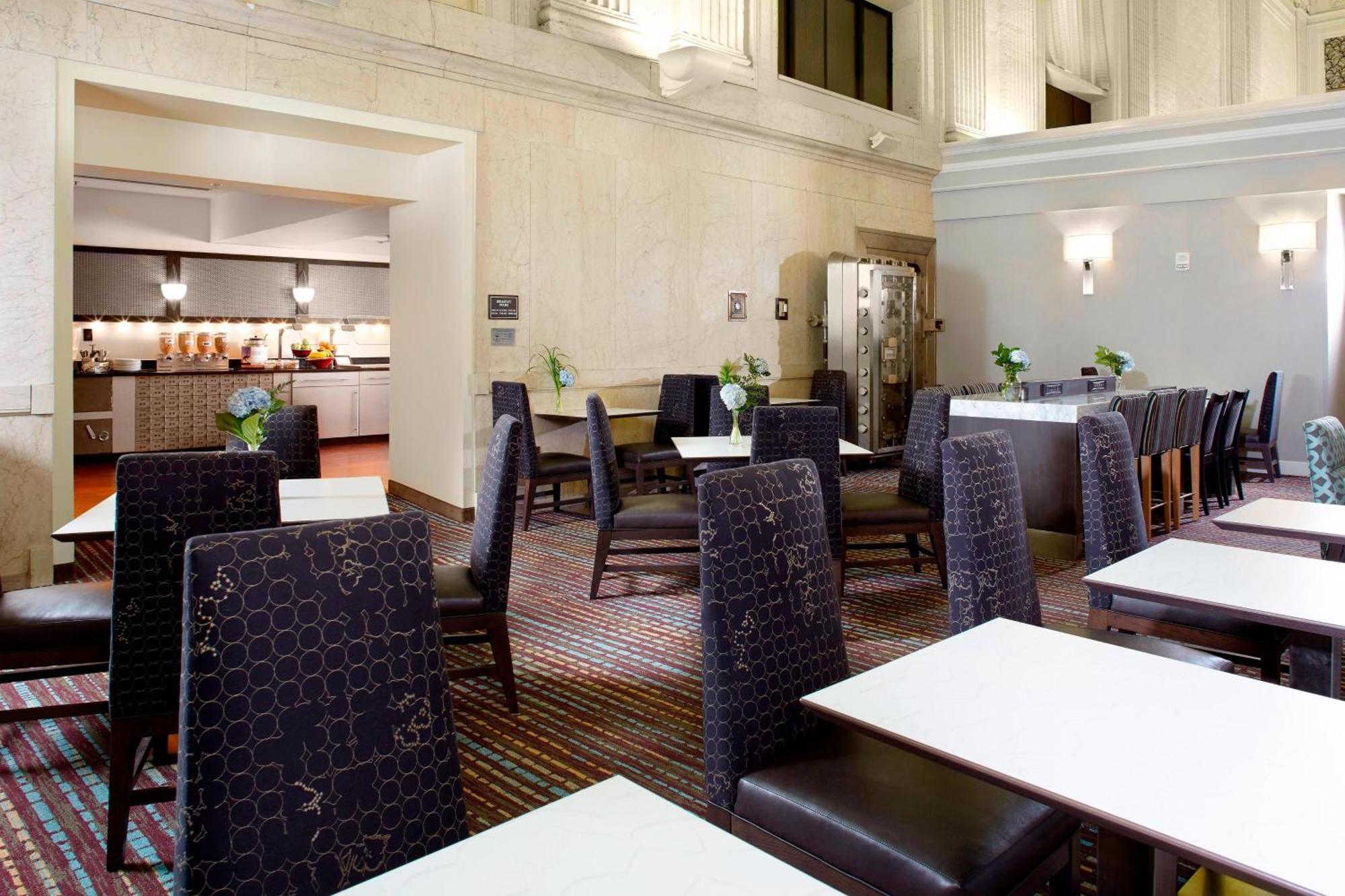 Hotel Downtown 3*